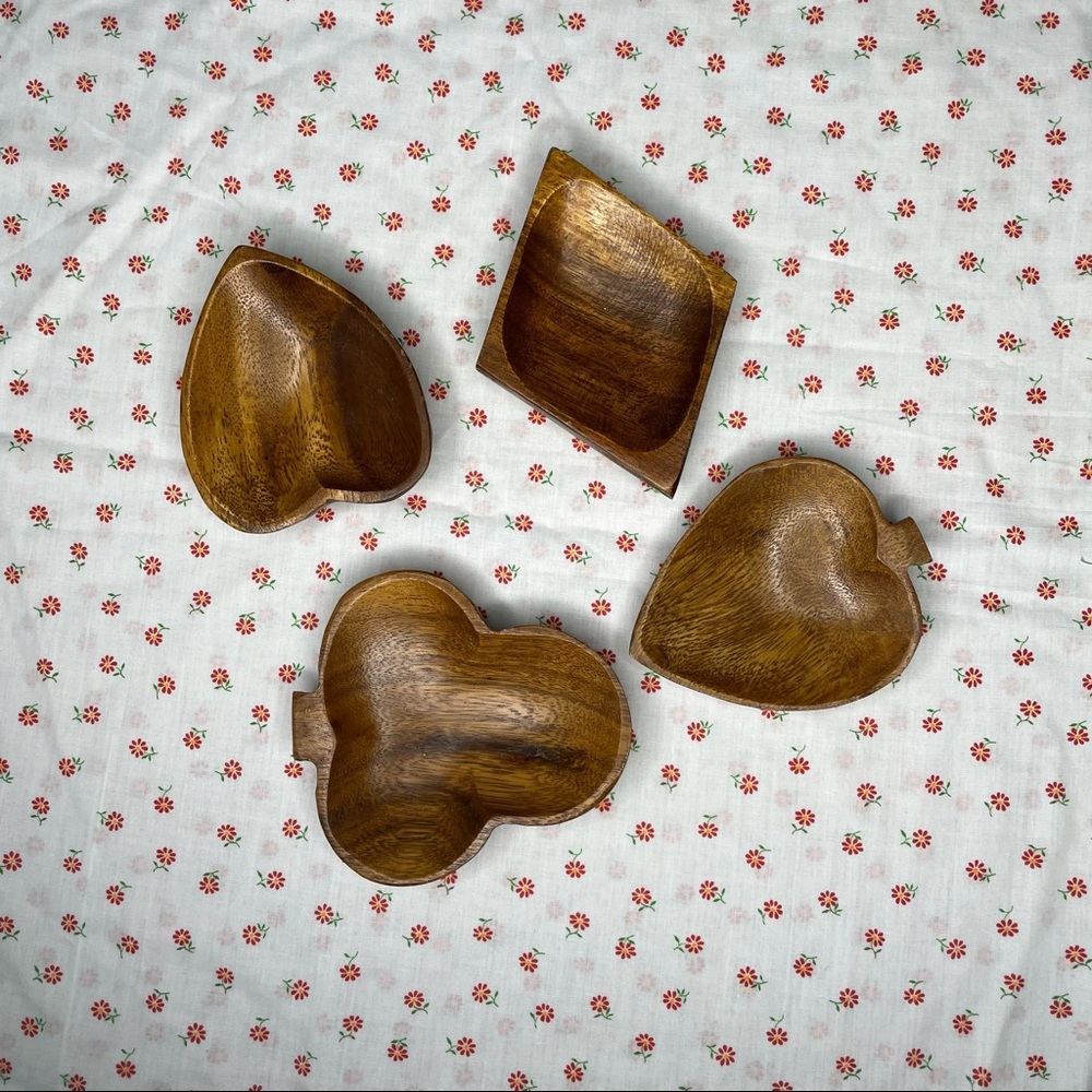 Monkey Pod wood card suit small bowls
